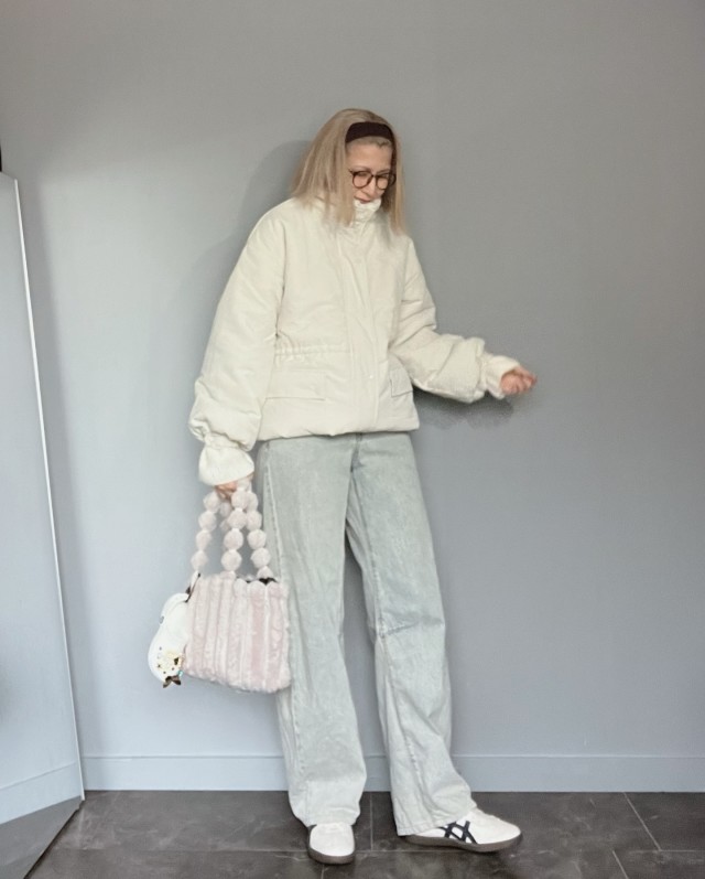 ホワイトを活用＆ショート丈で洗練カジュアルに