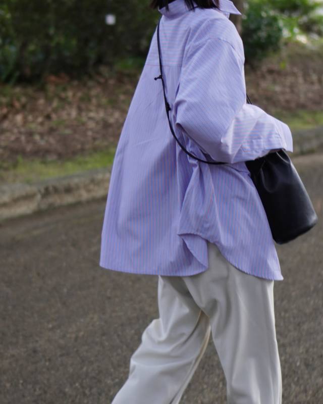 【4月の遊園地の服装アイデア1】長袖シャツ・ブラウスのコーデ