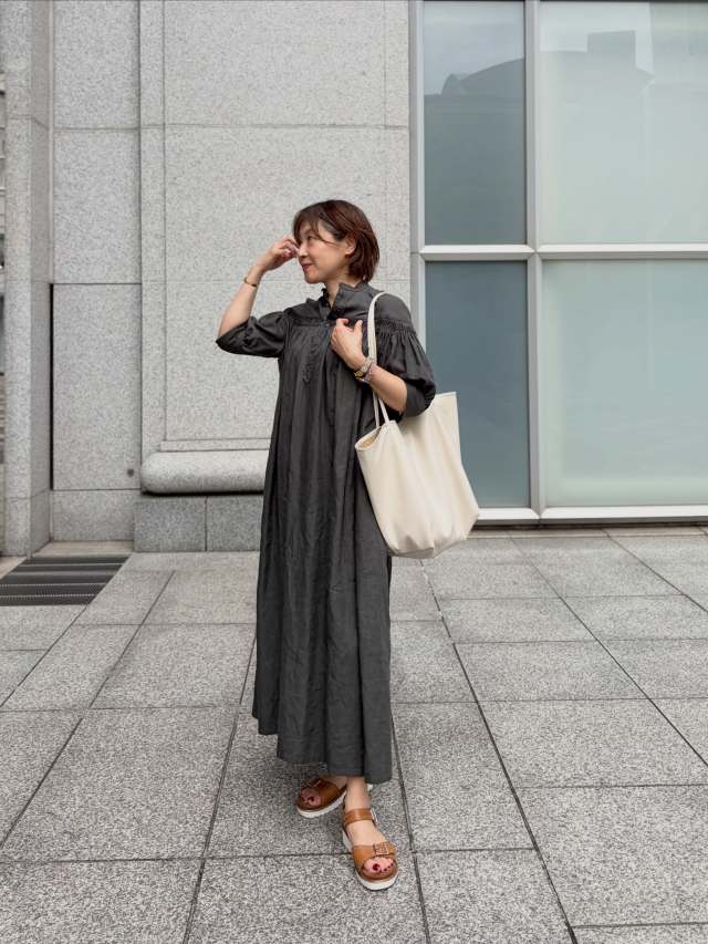 移動が多い初日は涼しくて快適なリネンシャツワンピース！