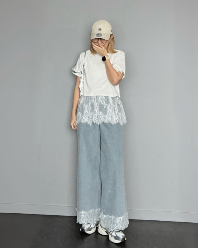 裾レースキャミソールとは？ どんな服に合う？