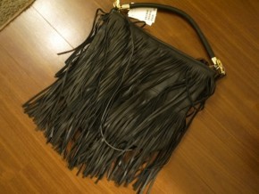 ミリタリーやマニッシュカジュアルにも使える 王道のフリンジバッグ
