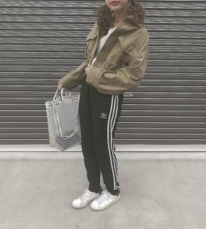 adidas（アディダス）アイテムをリンクさせるのが粋！