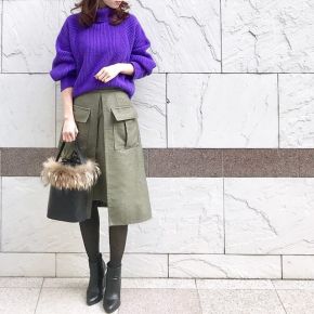 グレーのタイツに黒シューズを合わせてシックなグラデーションに