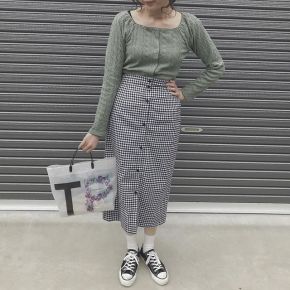 長め丈のタイトスカートも風になびかず使いやすい♪