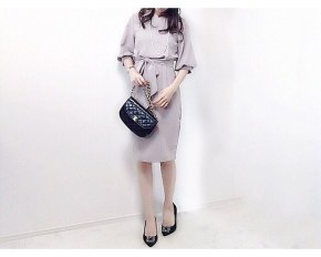 安いです 大学 タイトル ライト グレー ワンピース コーデ Fundacionabrapalabra Org