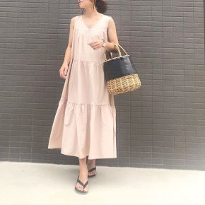 ベージュのティアードワンピースを、ナチュラルに着こなす！