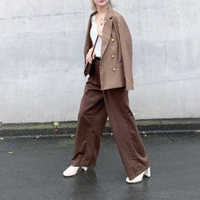 ブラウン ワイドパンツのコーディネート一覧 Cbk カブキ