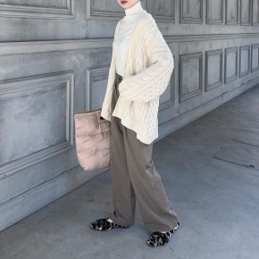 ヘアスタイル ロング ストレート グレージュ ハイライトの 