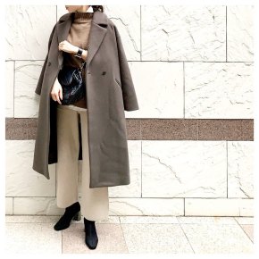 カッチリしてメンズライクな「チェスターコート」にもダブルブレストがある