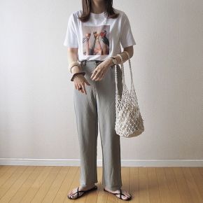 ヘアスタイル ロング ストレート グレージュ ハイライトの 