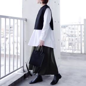 お手本コーデ3：Aラインのチュニックブラウスに、ふわっとしたプリーツ＆フレアスカート
