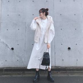 チェーンショルダーの巾着バッグ