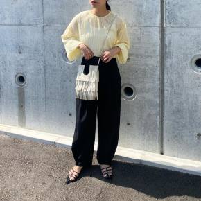 2. シャツとブラウスは定期的なアップデートを