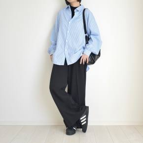 1|トレンドカラーは「スタンダードな服」で取り入れる
