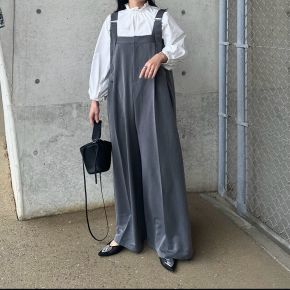 【クリーンなゆったりサロペット】きれいめブラウスを合わせる