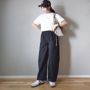 Tシャツ×ワイドパンツコーデの鮮度が高まる