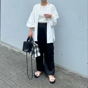 【6月中旬】梅雨に対応する濃色パンツコーデ