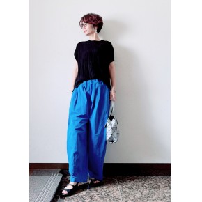 5｜ブルーパンツの50代コーデ