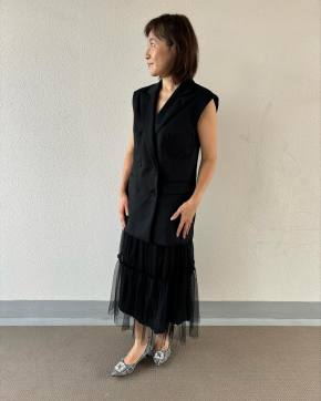 チュールスカートコーデにジレを合わせてキリッと引き締め