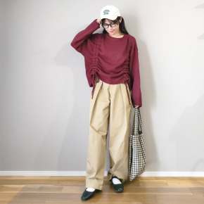 7|チノワイドパンツ×甘トップスのカジュアルコーデ