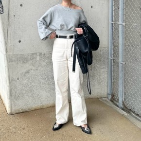 大人のあか抜けスタイルに「ワンショルダートップス×ワイドパンツ」