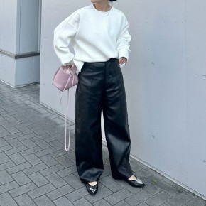 40代のきれいめカジュアルコーデ5|キャッチーな小物使いで上級者感を狙う