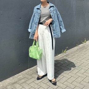 お出かけや通勤に「パンプス×ワイドパンツ」