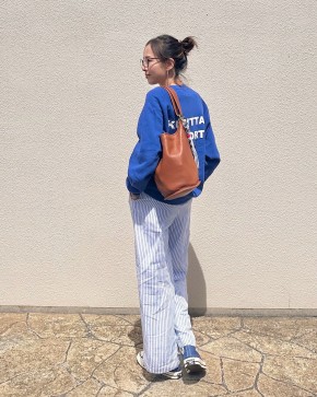【2】屋外に映える差し色の服を着てみる
