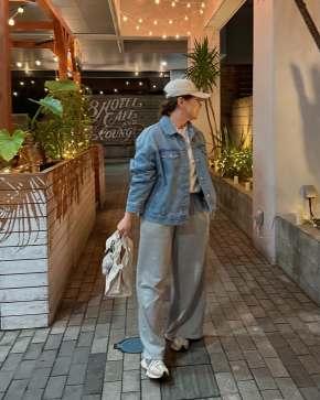 【50代のニューバランスコーデ】フルレングスのゆったりパンツと合わせる