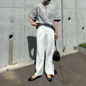 通勤にもお出かけにも役立つ「白センタープレスパンツ」