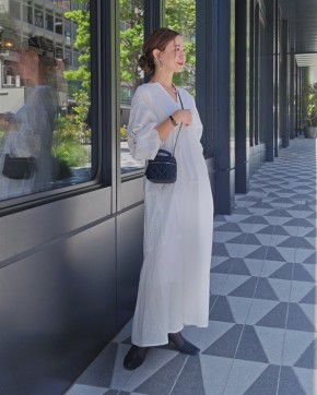 【40代50代のロングワンピース1】日差し除けにも役立つ長袖シャツワンピース