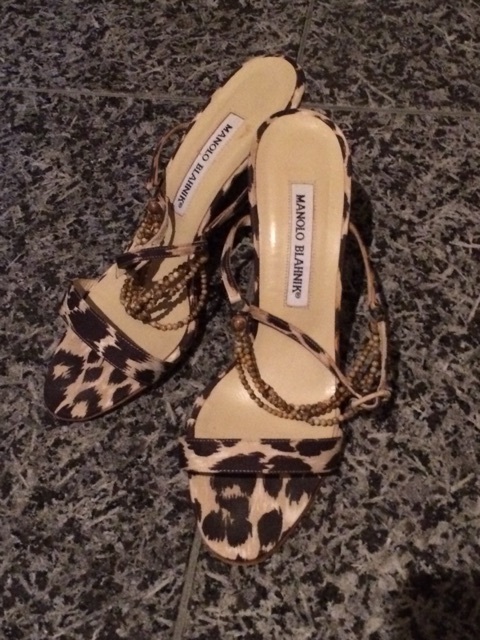 サンダル レオパード ストラップ ヒョウ柄 マノロブラニク x
