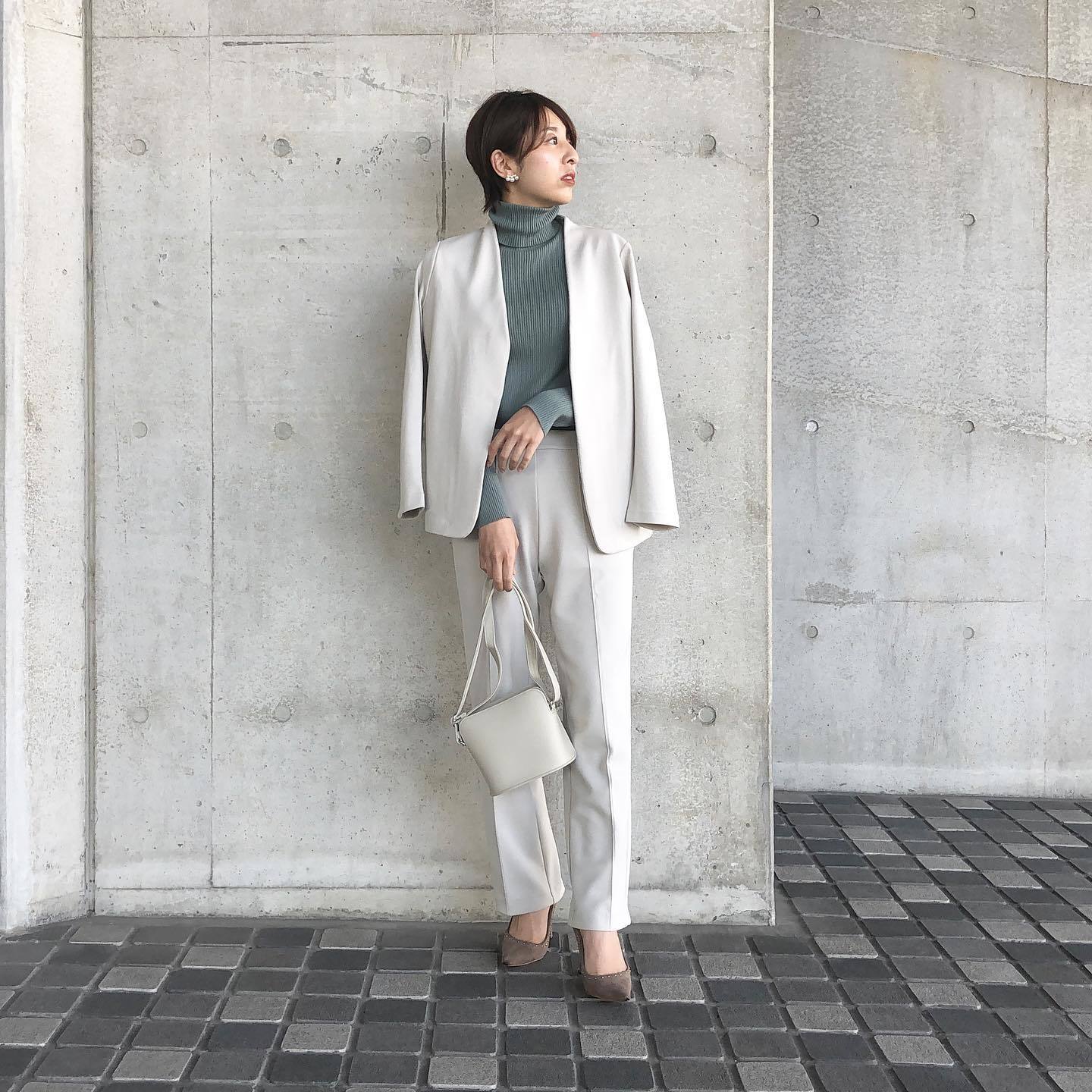 UNIQLO 大容量ホワイトバッグ 都市名プリント UNIQLO トートバッグ ホワイト 都市名プリント - メルカリ
