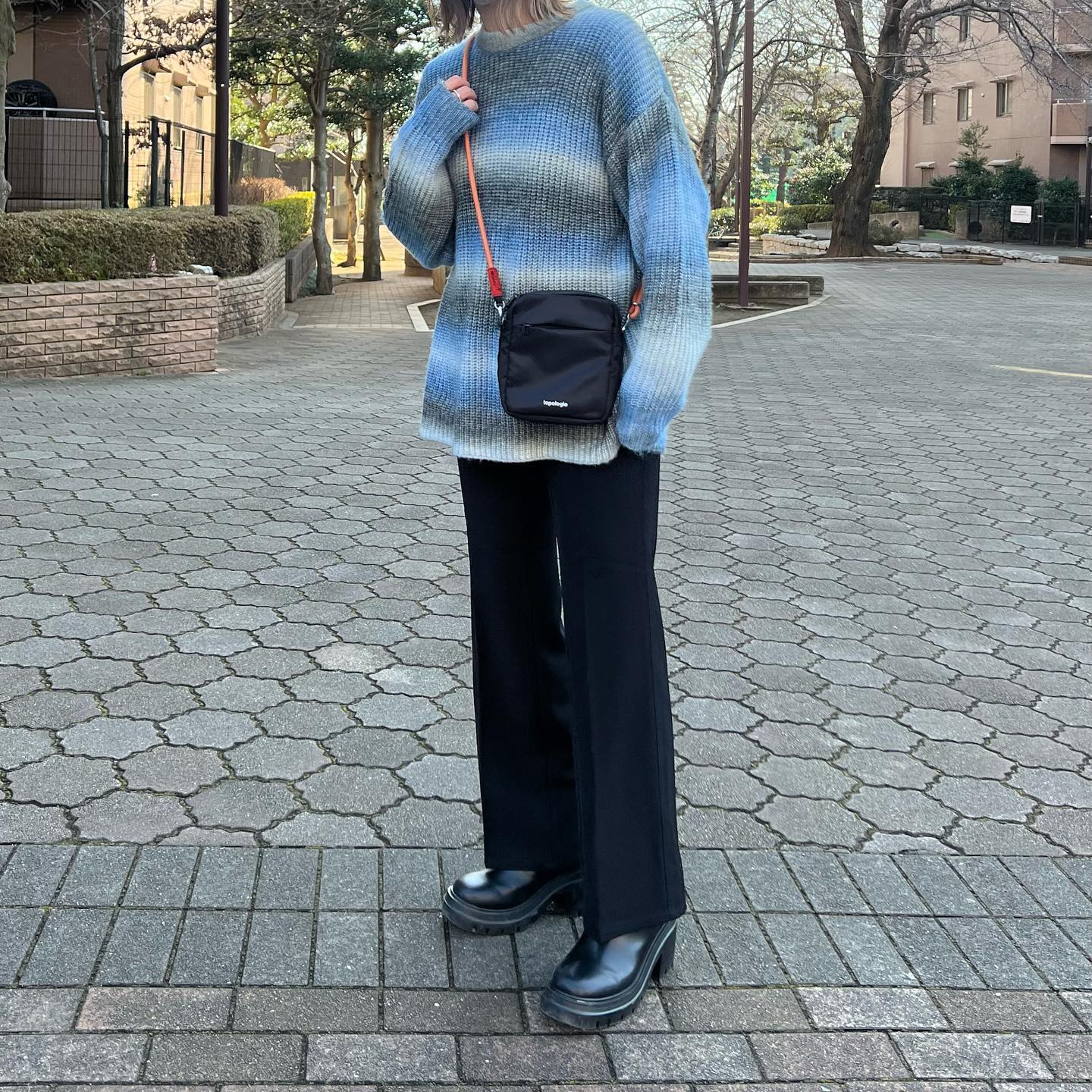 TopTop様 リバティ コー・アンド・エイト)すみ黒地 横長ショルダー