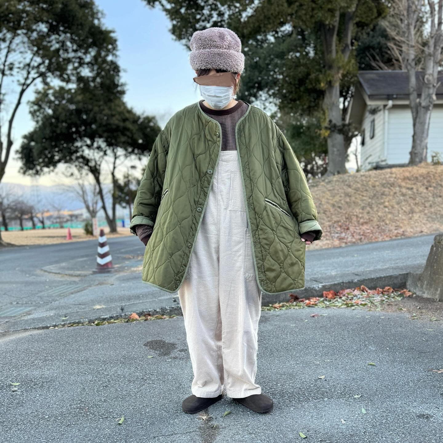 SUZUKOUBOU キルトジッパーベスト スモーキーピンクグリーンカーキ　Ｍ3 gxba6lxunan2d2ss6aax.jpg