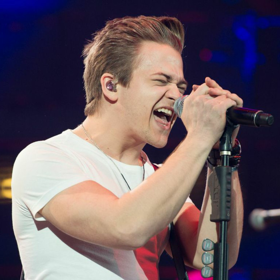 true hunk hunter hayes shows he moved by carrie true hunk hunter hayes shows he moved by carrie