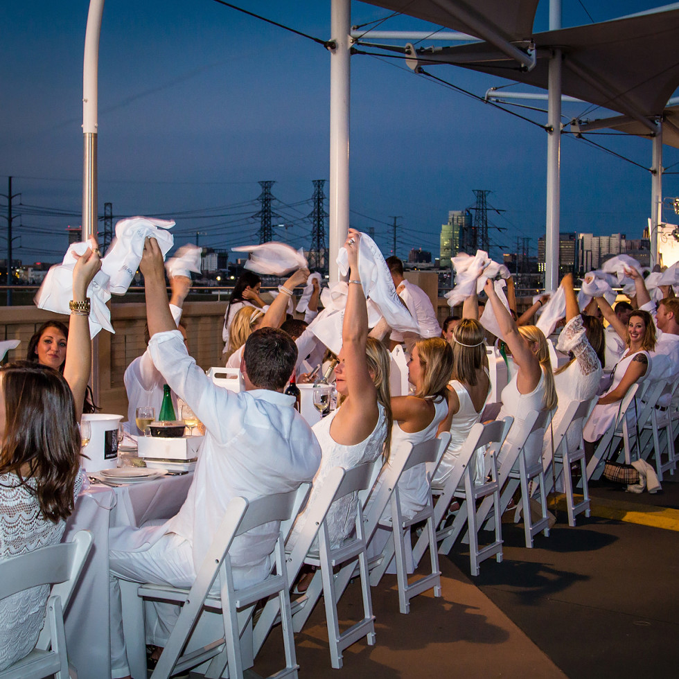 Secret Dallas party inspires 1,600 to dine in white on downtown bridge