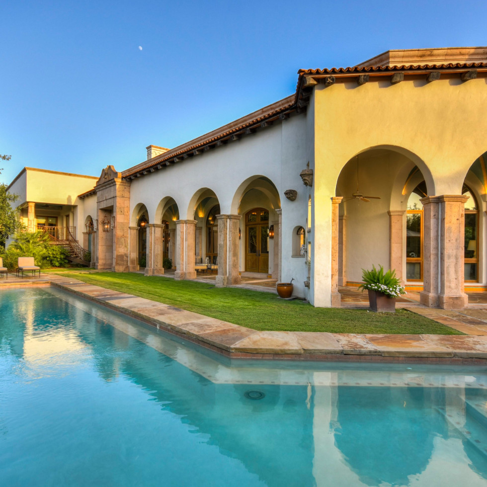 Perfect your golf swing at this secluded San Antonio estate