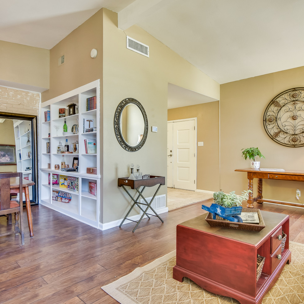Midcentury brick charmer has an ideal San Antonio location ...