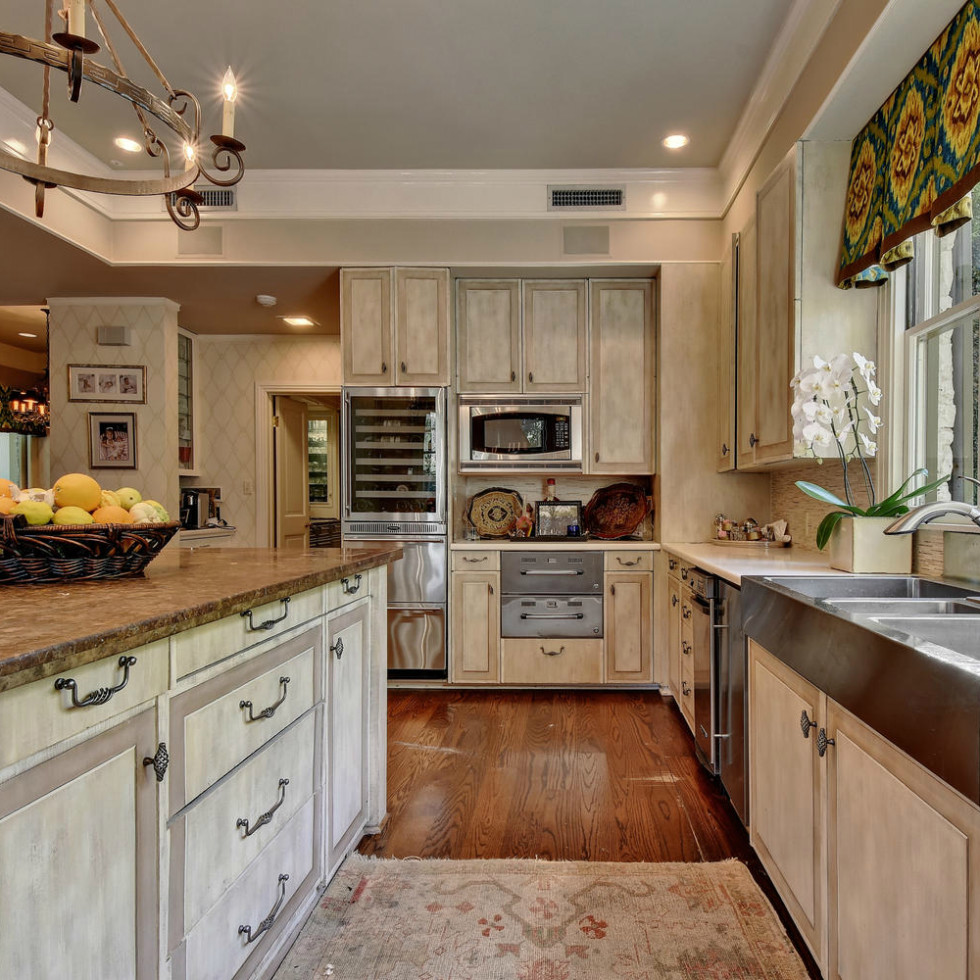 Golf legend's Texas mansion hits market, complete with putting green