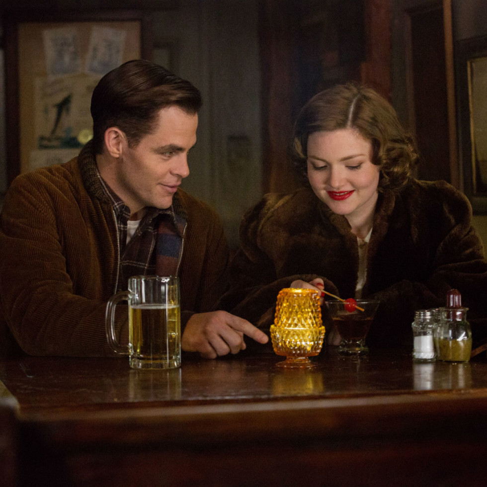 Chris Pine and Holliday Grainger in The Finest Hours