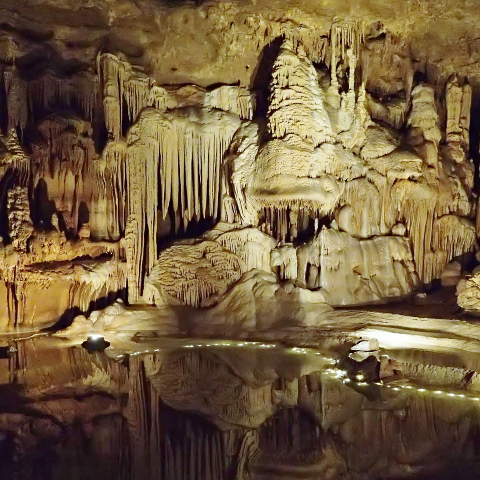 visit caves in texas