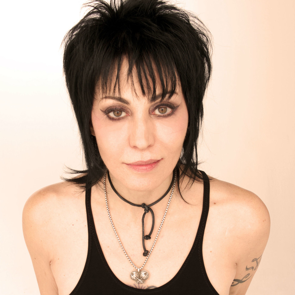 does joan jett still tour