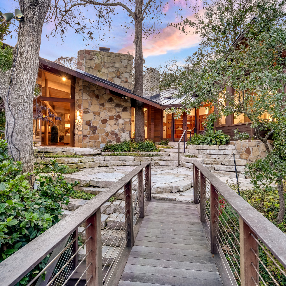 Lake Austin waterfront home echoes Frank Lloyd Wright masterpiece