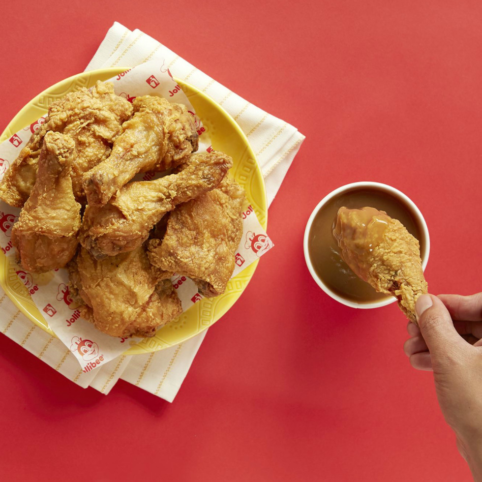Filipino Fried Chicken Restaurant Sizzles With New Houston Outpost Culturemap Houston