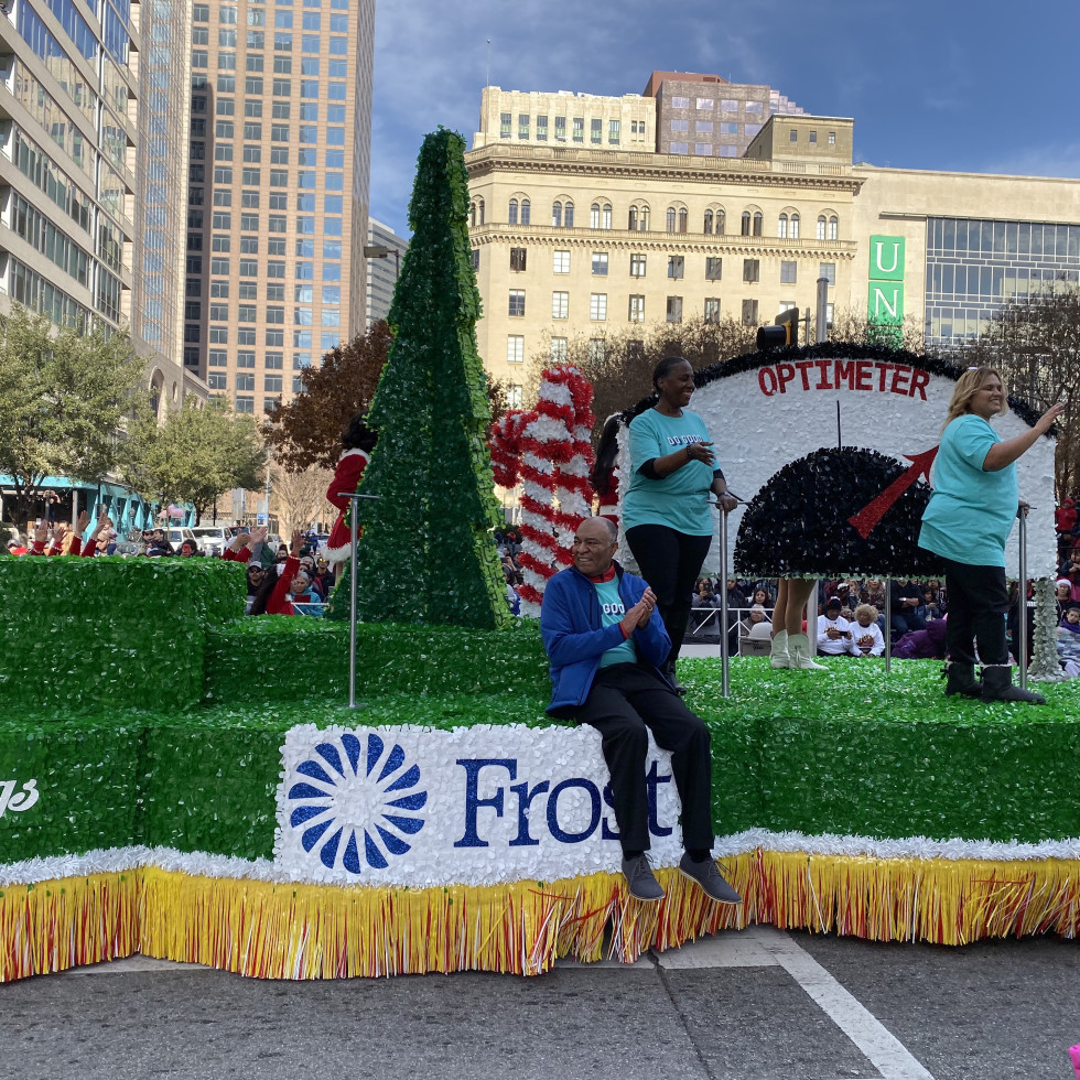 Frost Bank floats on optimism through Dallas Holiday Parade