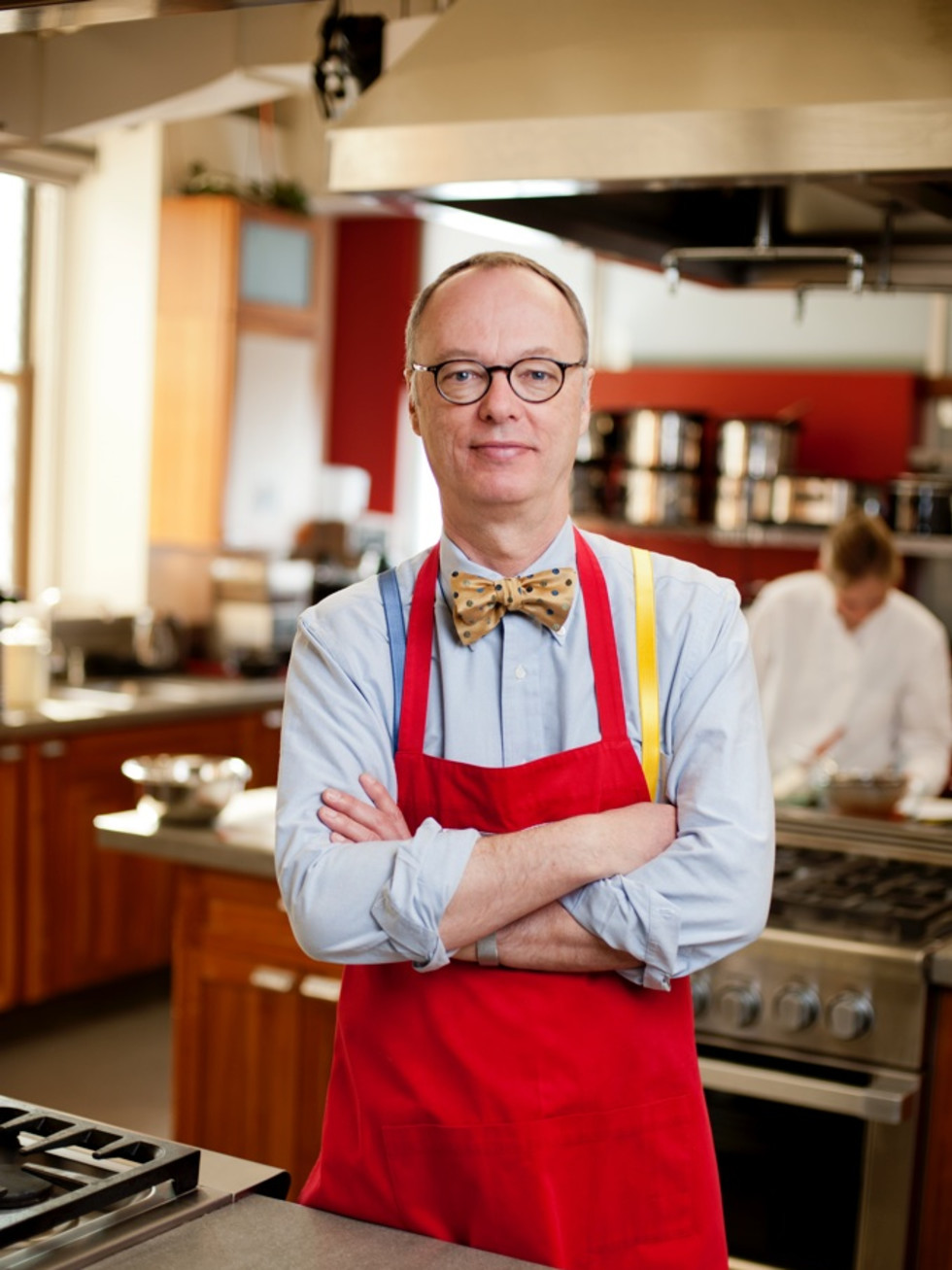 Brutally honest foodie TV show roars into Houston with bowtie badass