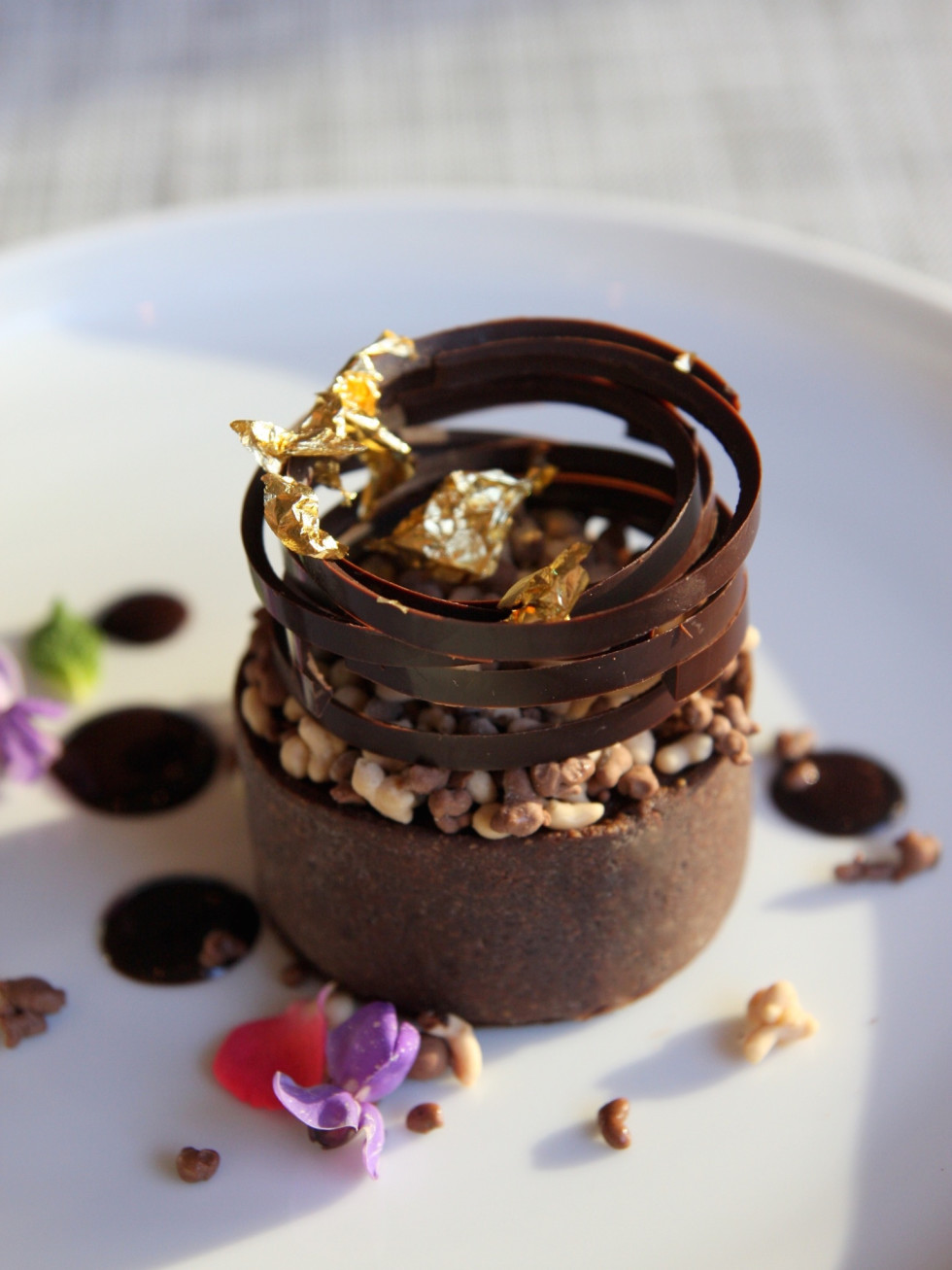 Xochi Hugo Ortega piedras y oro chocolate dessert