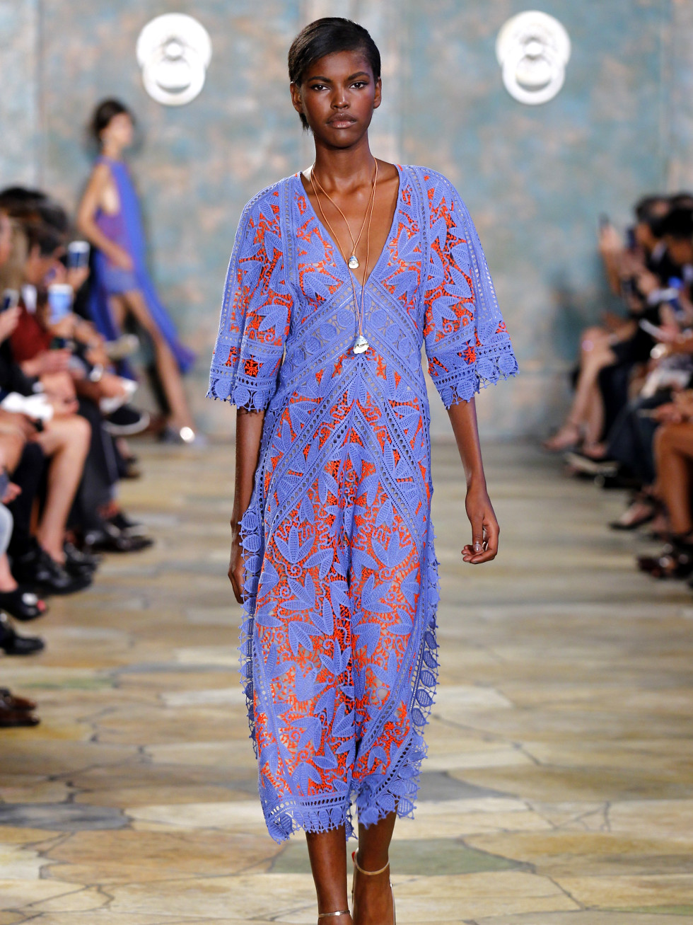 Tory Burch springs fashion surprises and a hot new gold accessory ...