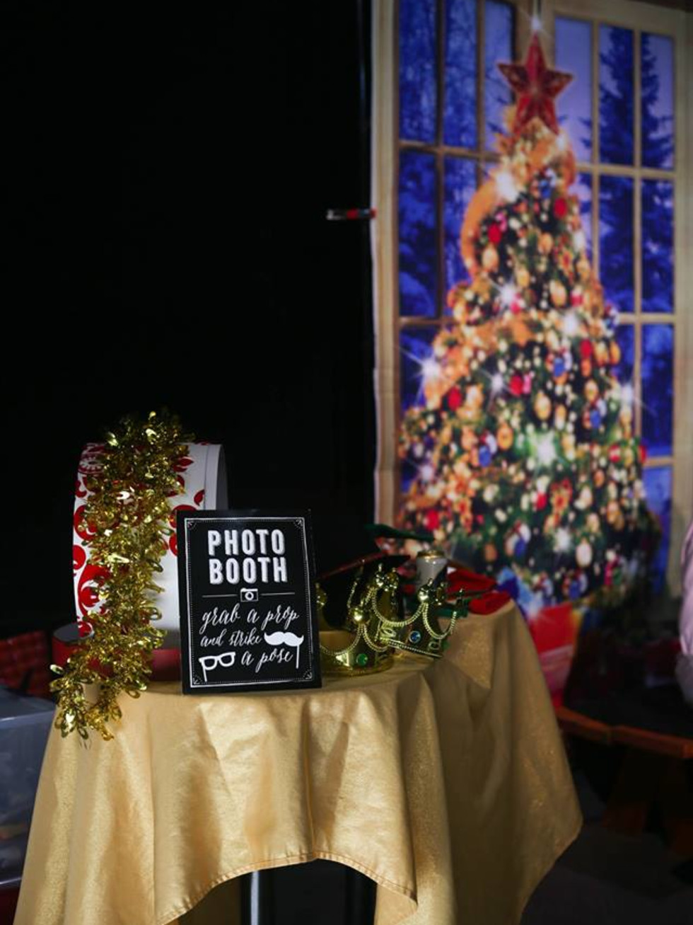 Santa Lounge and Market